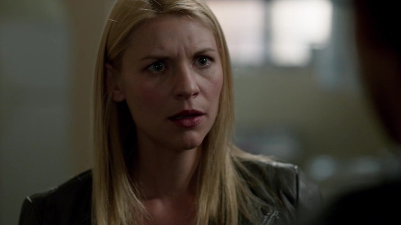 Carrie talks to someone offscreen in Homeland