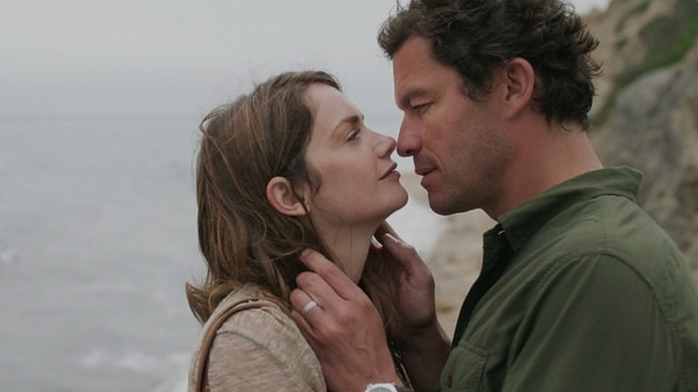 Noah and Alison kiss in front of a rockface in The Affair