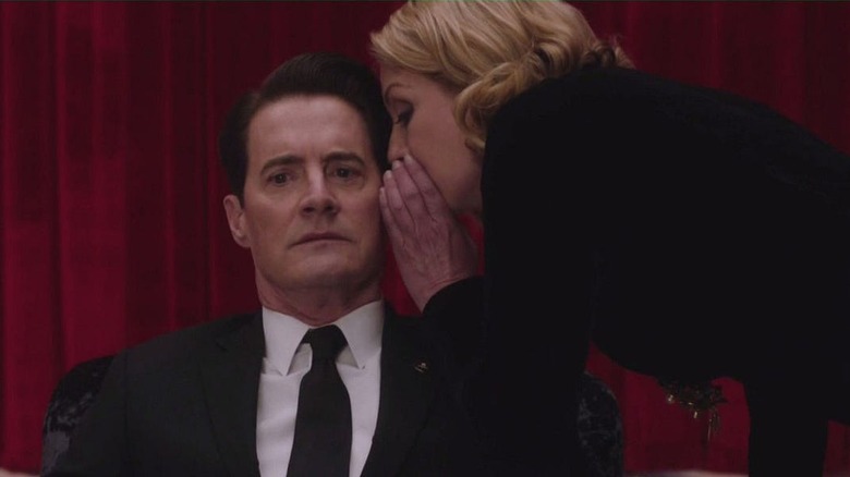 Laura whispers into Cooper's ear in Twin Peaks: The Return