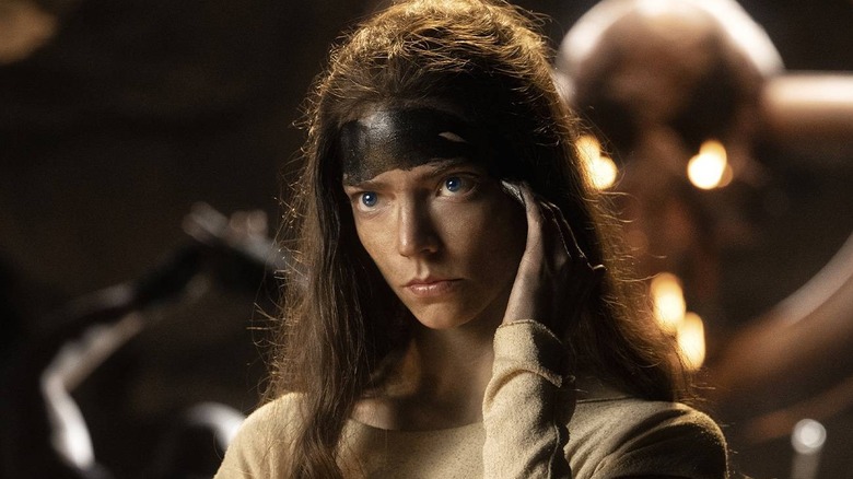 Furiosa paints her forehead black in "Furiosa"