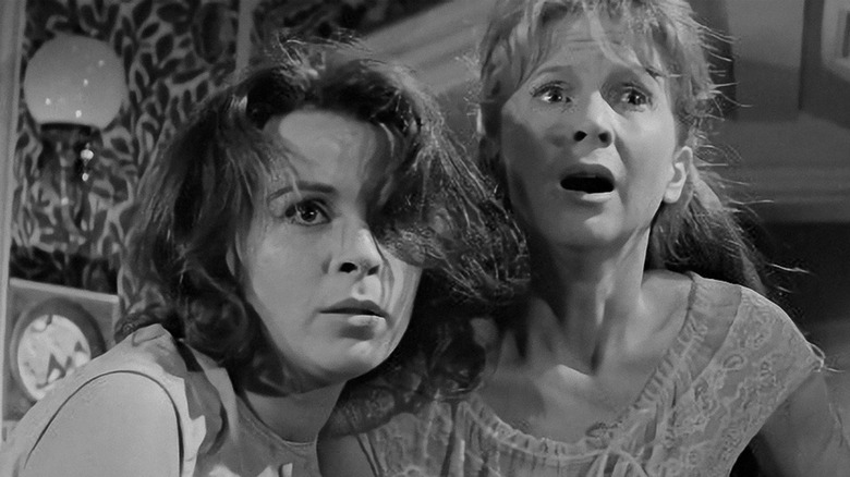 Eleanor and Theodora open their mouths in fright in "The Haunting" (1963)