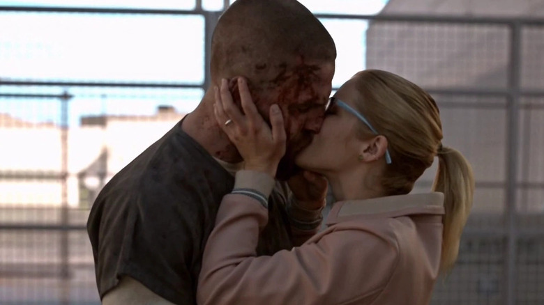Oliver kisses Felicity