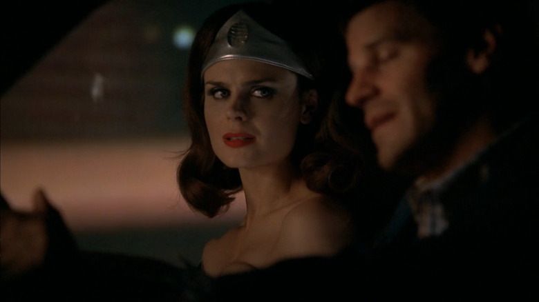 Bones and Booth in car