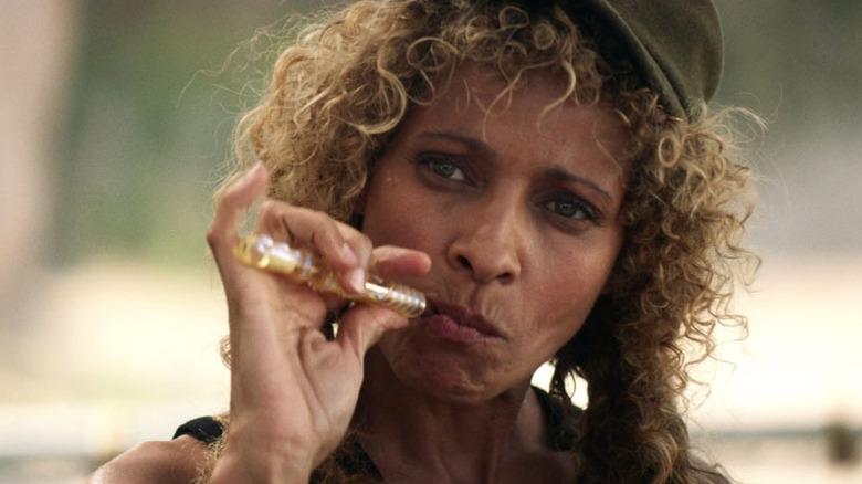 Raffi smokes a vape pen in Star Trek: Picard