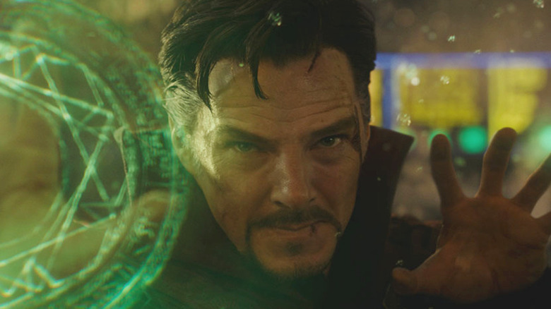 Benedict Cumberbatch Doctor Strange manipulating time