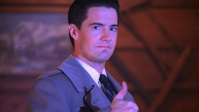 Dale Cooper gives thumbs up