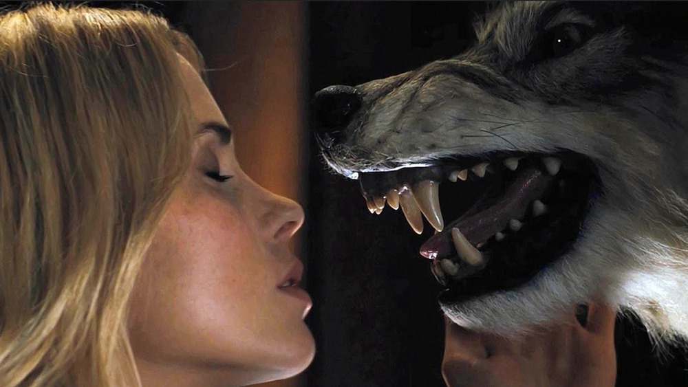 Anna Hutchison Jules Louden kissing wolf