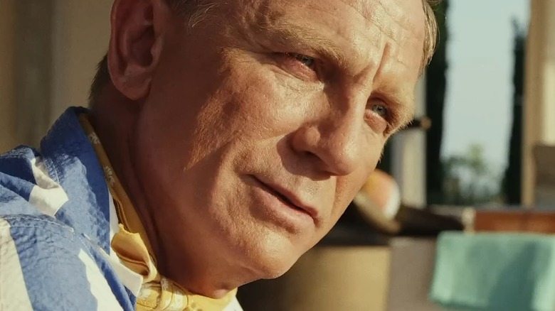 Daniel Craig smirks in Glass Onion