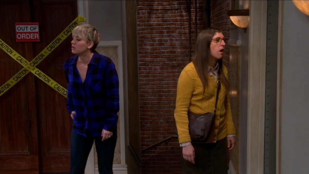 Kaley Cuoco and Mayim Bialik on The Big Bang Theory