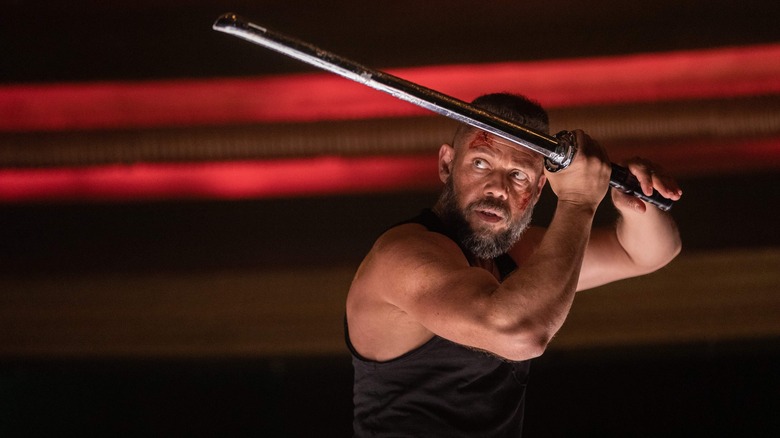 Maximo posing with sword