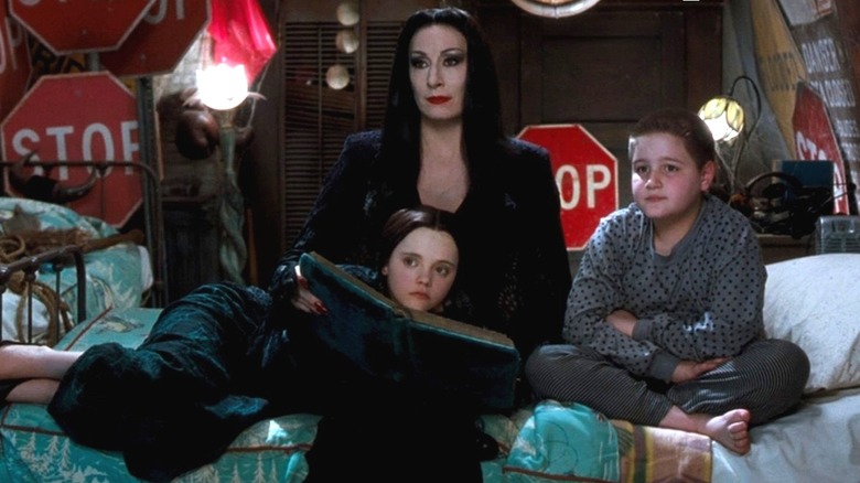 Morticia reads to Wednesday and Pugsley