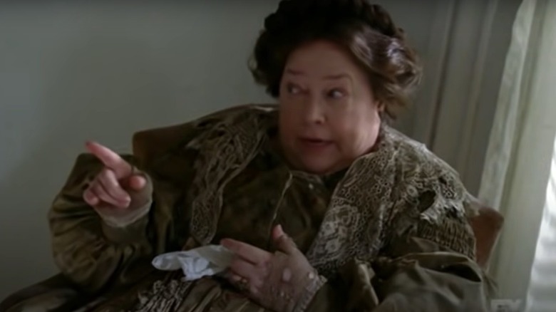 Delphine points at TV