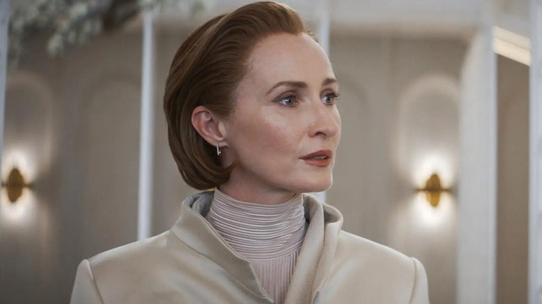 Mon Mothma looks right.