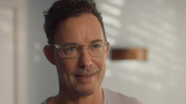 Harrison Wells smiling