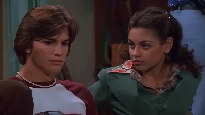 Kelso and Jackie on couch