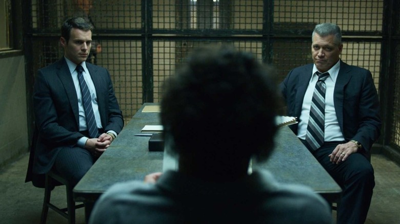 Holden and Bill interviewing a prisoner in Mindhunter (2017)