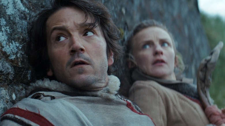 Cassian Andor hiding behind a rock