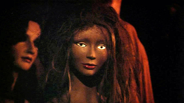 Mannequin eyes glow