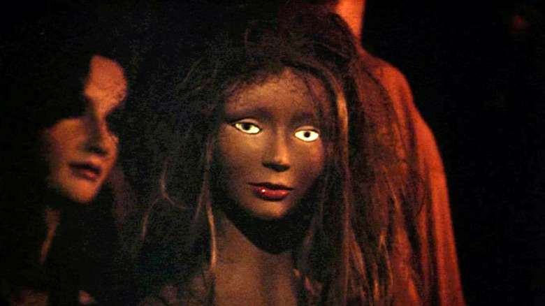 Mannequin eyes glow