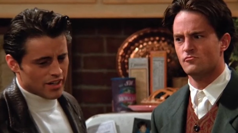 Joey and Chandler kiss