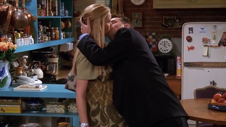 Phoebe and Chandler kiss