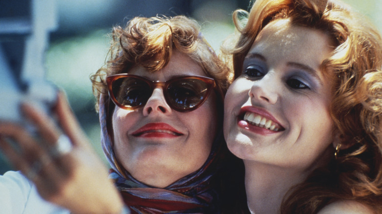Louise (Susan Sarandon) and Thelma (Geena Davis) taking a photo together on their roadtrip