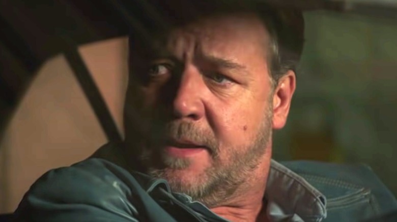 Russell Crowe driving car