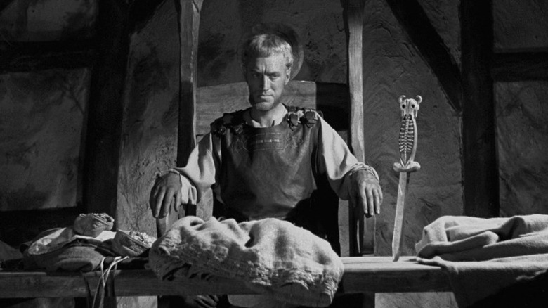 Max Von Sydow with dagger