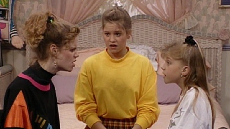 Teenage girls arguing 