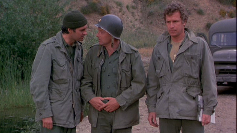 Hawkeye and Trapper John talk to Frank