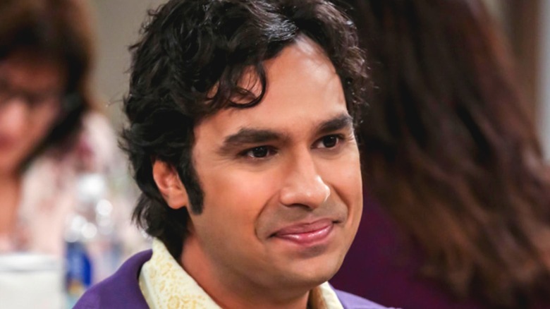 Kunal Nayyar Raj Koothrappali smiling