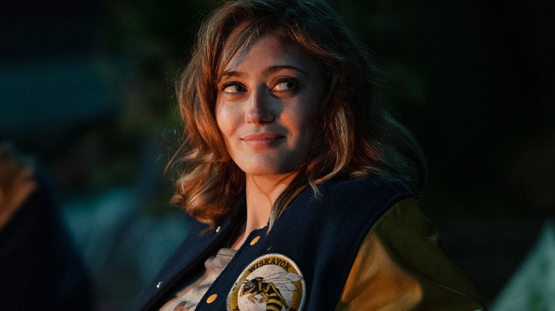 Jackie smiles in Yellowjackets
