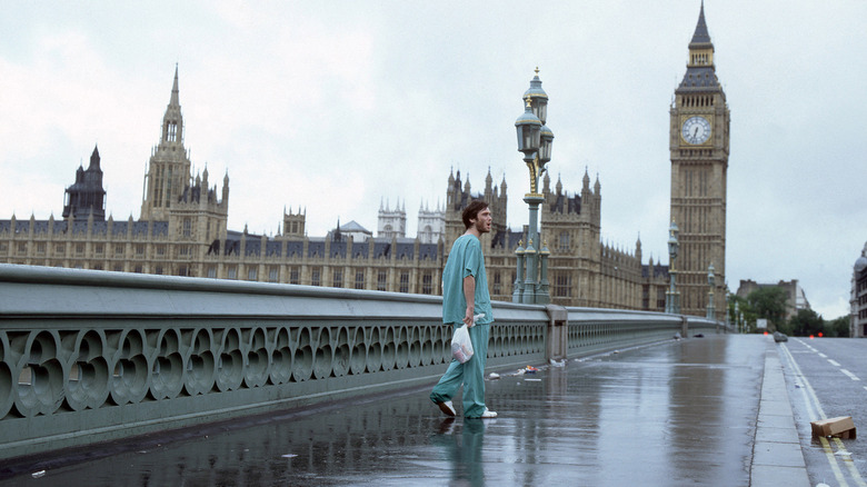 Jim walking alone on a bridge in London near Big Ben in 28 Days Later