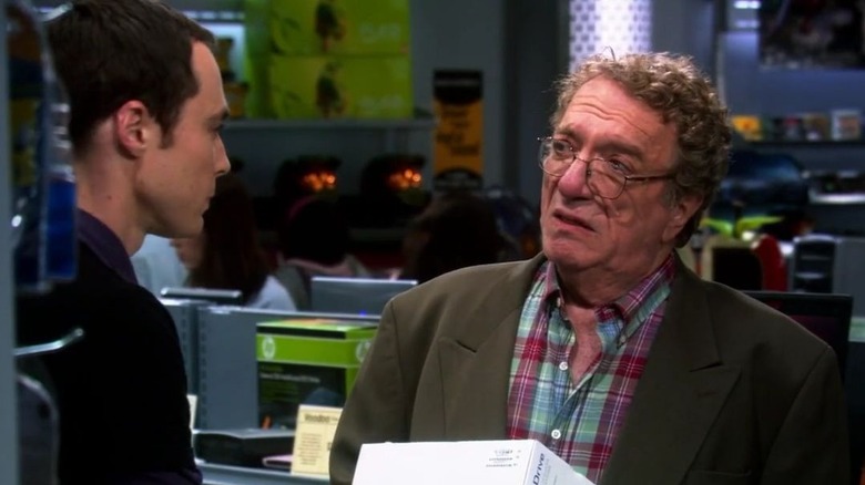 Dan asks Sheldon about computer equipment in an electronics store on "The Big Bang Theory" (2007-2019)