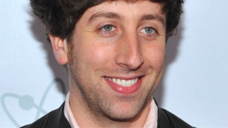 Simon Helberg smiling