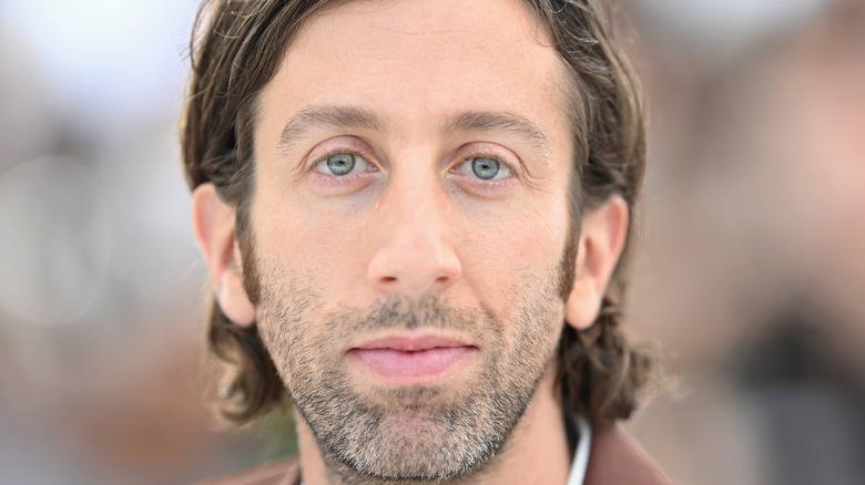 Simon Helberg on the red carpet