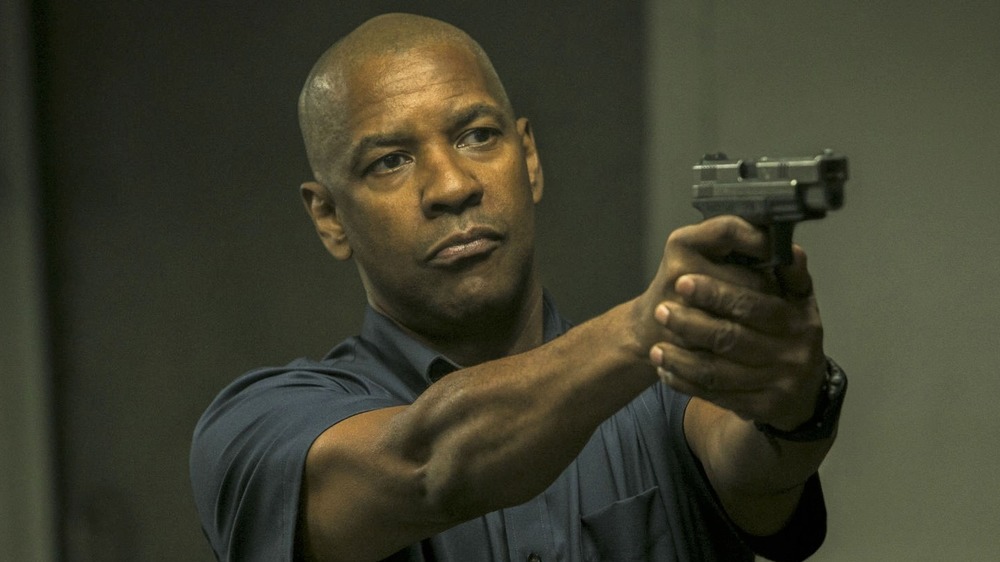 Denzel Washington with gun