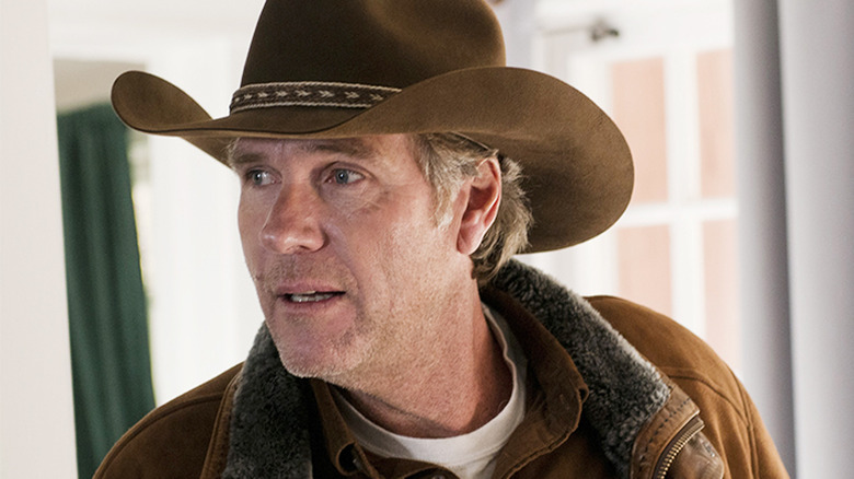 Longmire wearing hat