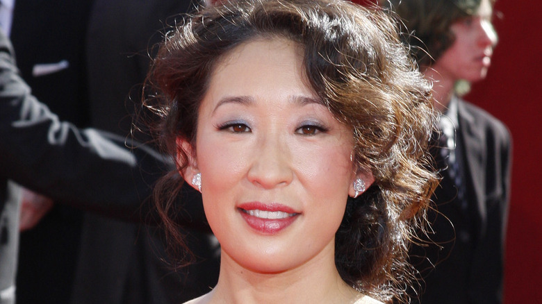 Sandra Oh smiling on red carpet