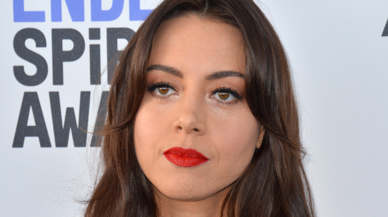 Aubrey Plaza red lipstick