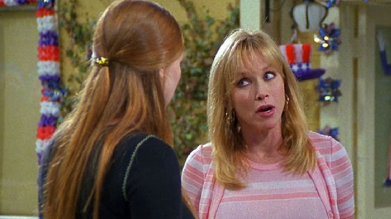 Midge speaks sternly to Donna in "That '70s Show"