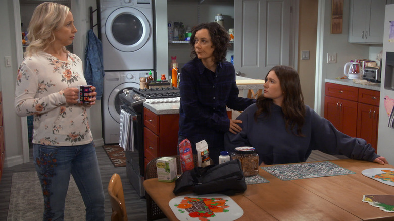 Harris and Darlene give Becky some side-eye