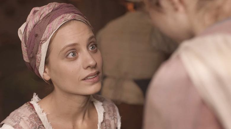 Clara Delmonte wearing headwrap