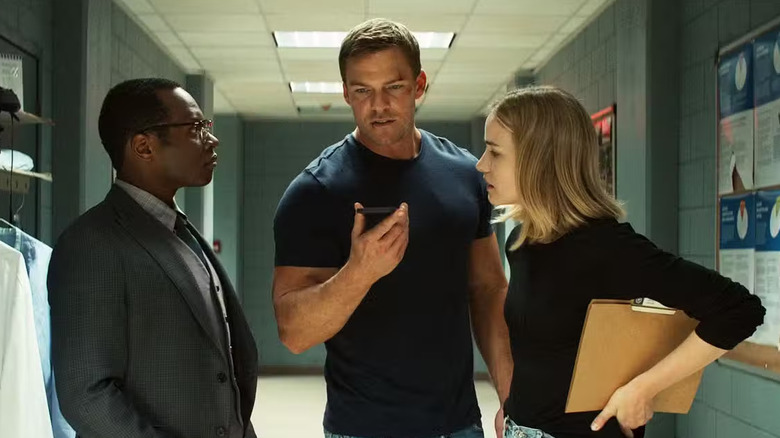 Jack Reacher and his cop friends listening to a message in "Reacher"
