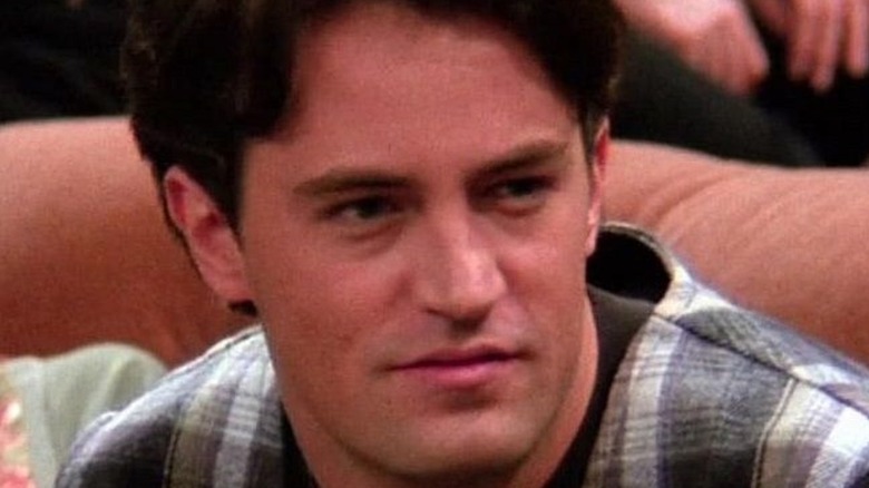 The Crazy Bet Matthew Perry Lost To Courteney Cox On Friends