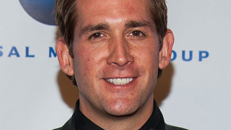 Eric Szmanda smiling