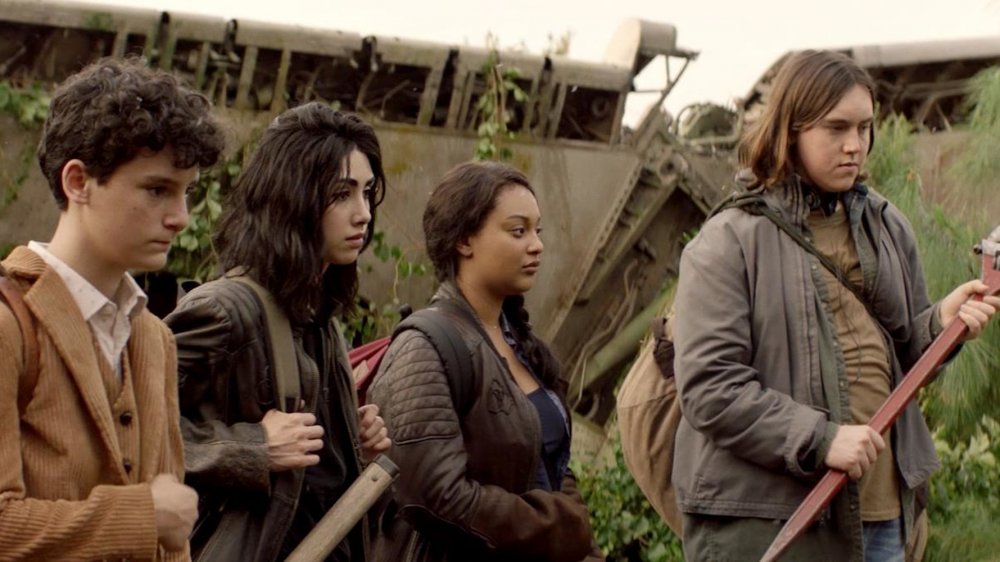 Nicolas Cantu, Alexa Mansour, Aliyah Royale, and Hal Cumpston in the Walking Dead: World Beyond