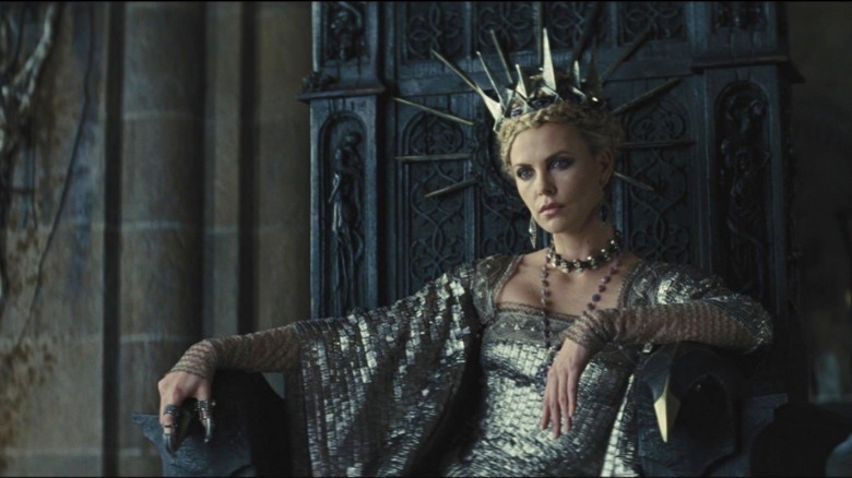   Charize Theron als koningin Ravenna