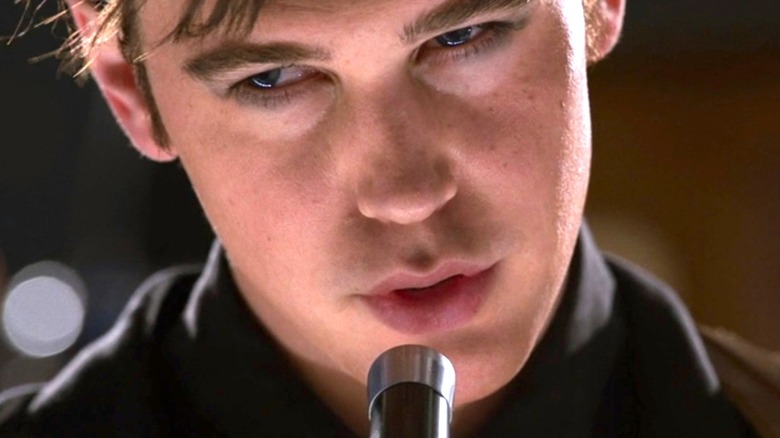 Austin Butler as Elvis singing