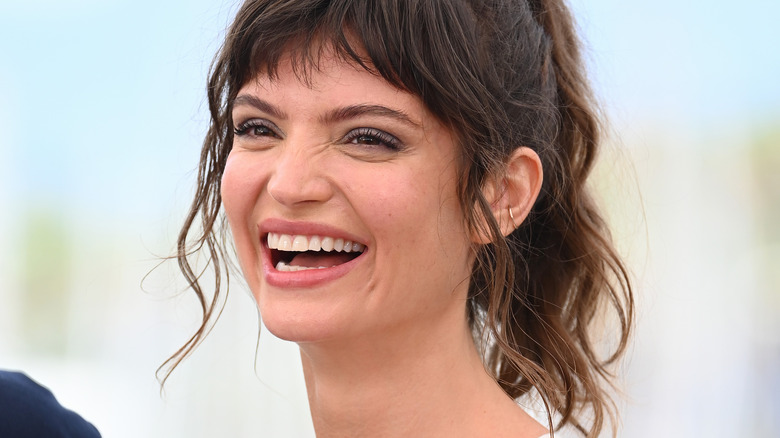 Syonide grinning